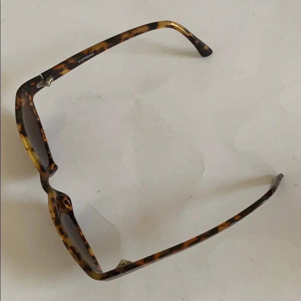 EXPRESS Tortoise Cat Eye Sunglasses NWOT $50